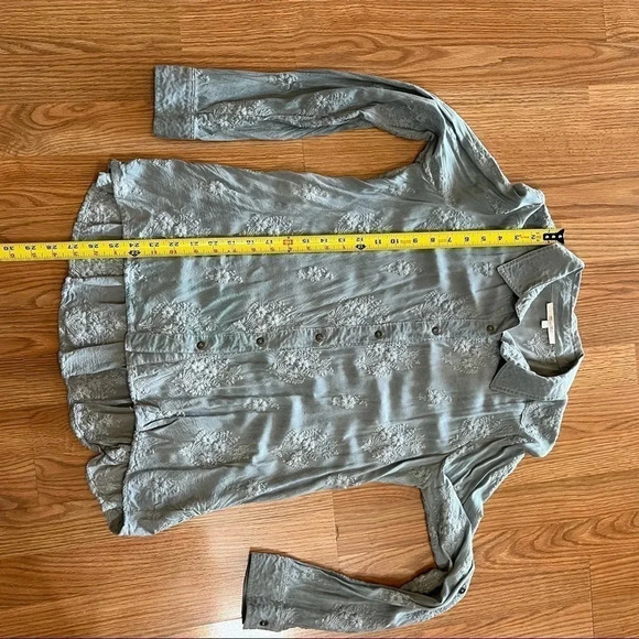 MISS ME Size Small Roll-tab Floral Embroidered BOHO Button Shirt Ruffled Blue - Picture 9 of 10